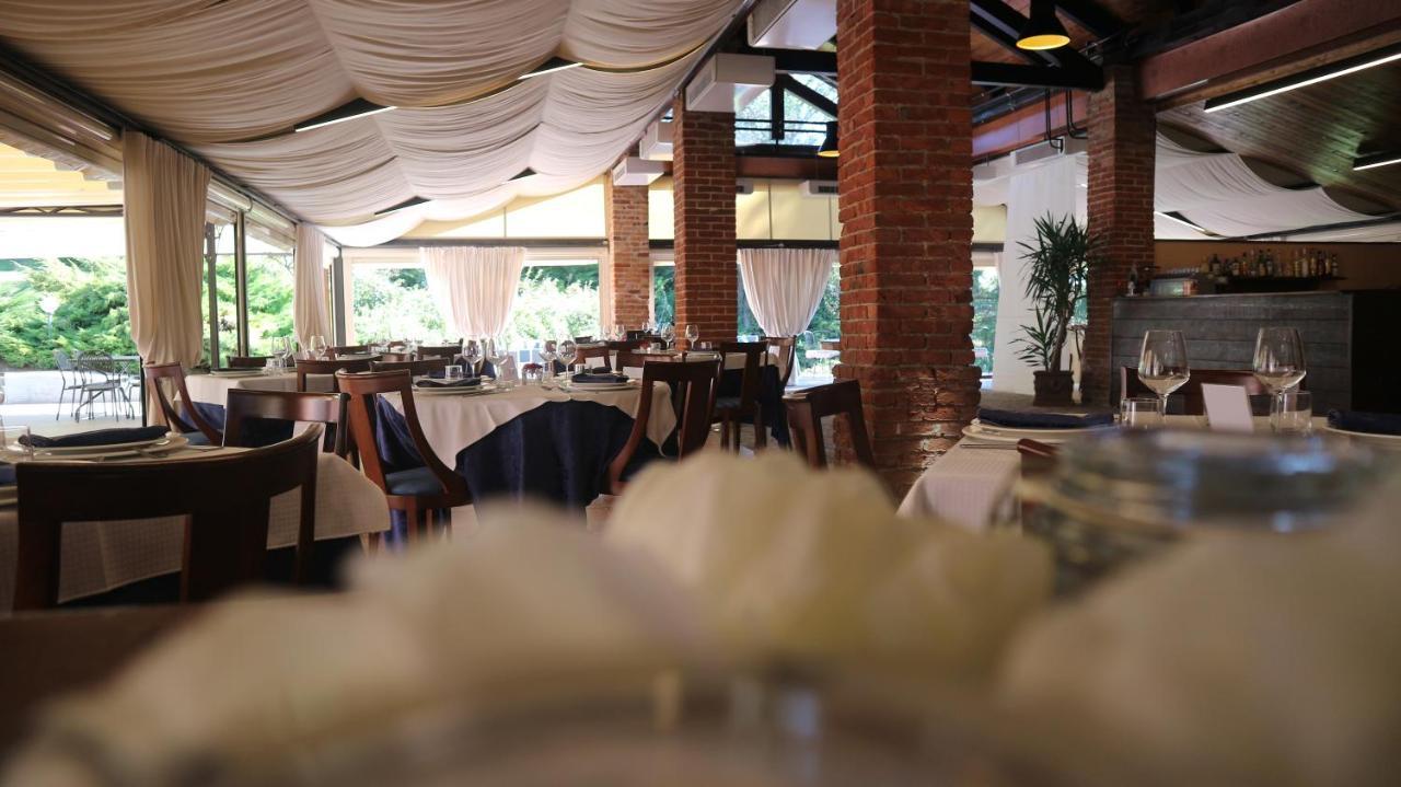 La Regibussa - Hotel Ristorante Асти Екстериор снимка