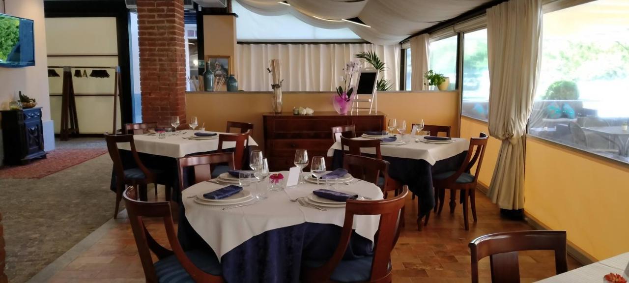 La Regibussa - Hotel Ristorante Асти Екстериор снимка