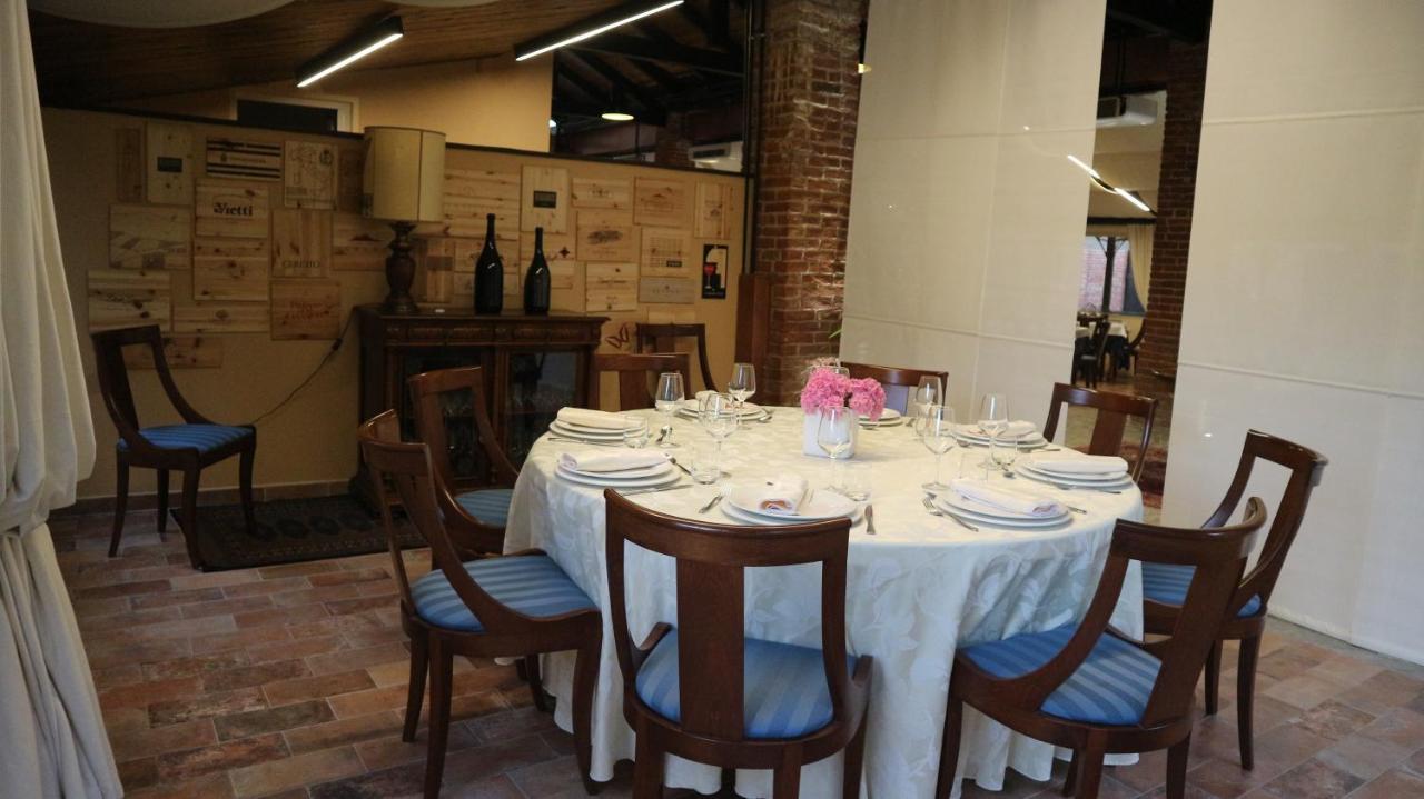 La Regibussa - Hotel Ristorante Асти Екстериор снимка
