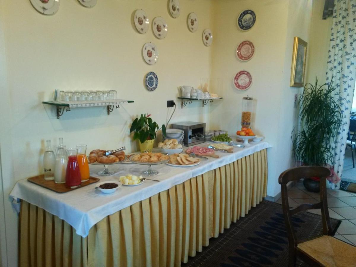 La Regibussa - Hotel Ristorante Асти Екстериор снимка