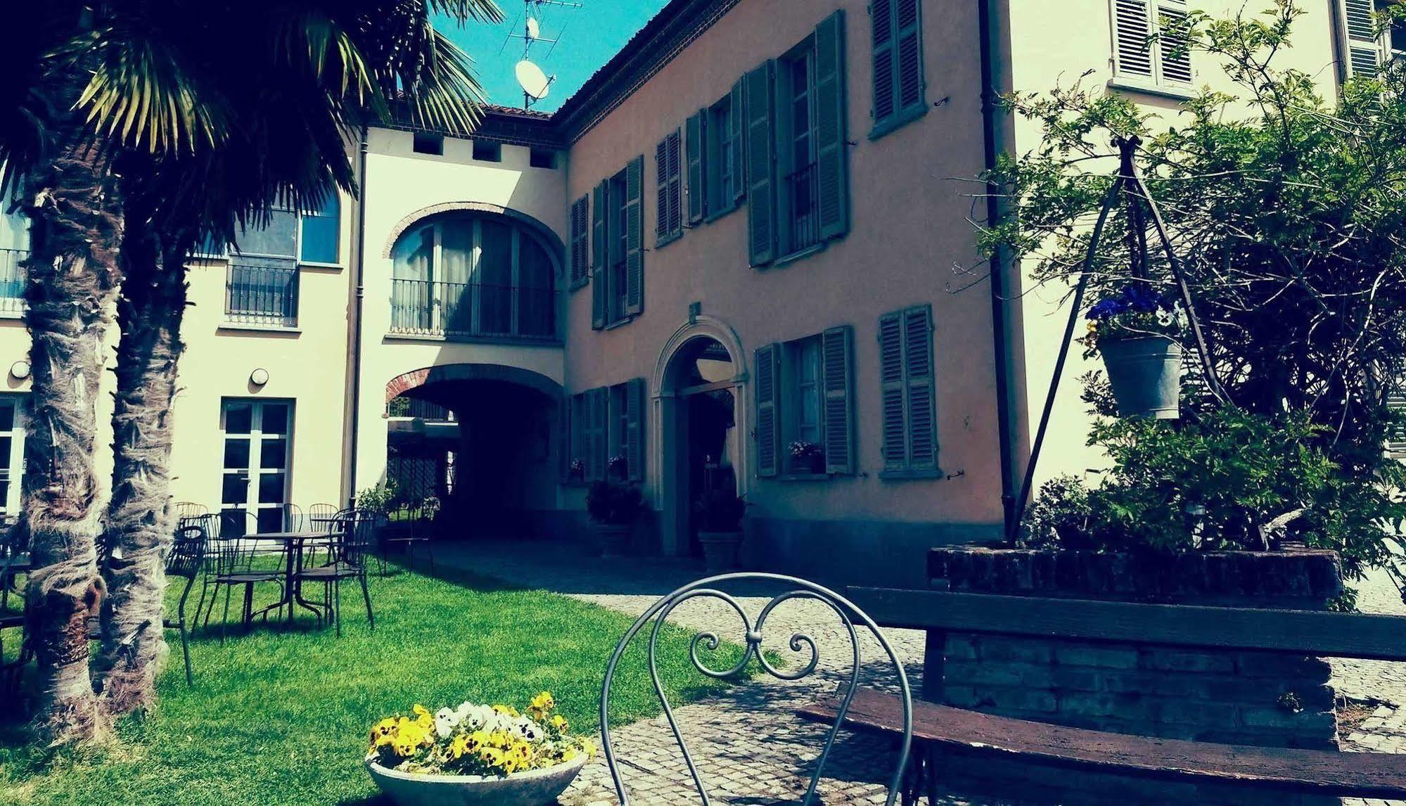 La Regibussa - Hotel Ristorante Асти Екстериор снимка